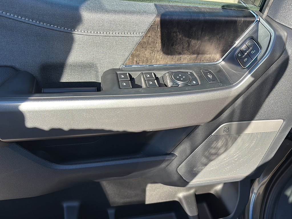 2027 Ford Super Duty F-250 SRW photo 13 of 26
