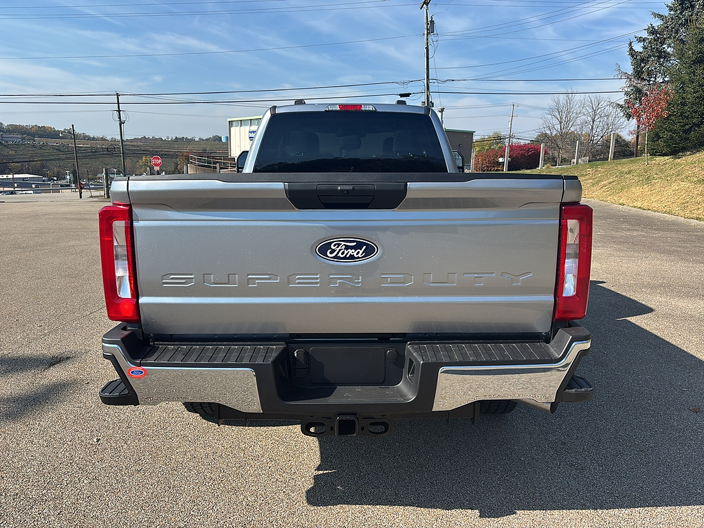 2027 Ford Super Duty F-250 SRW photo 3 of 26