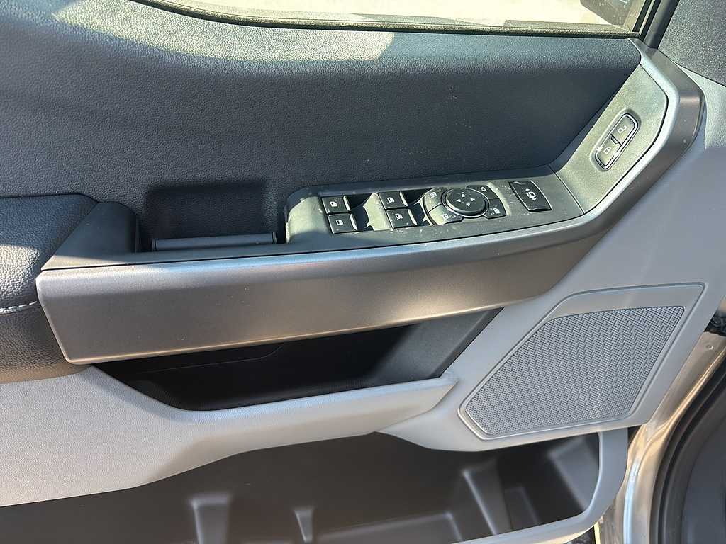 2027 Ford Super Duty F-250 SRW photo 13 of 26