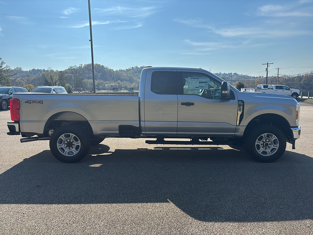 2027 Ford Super Duty F-250 SRW photo 5 of 26