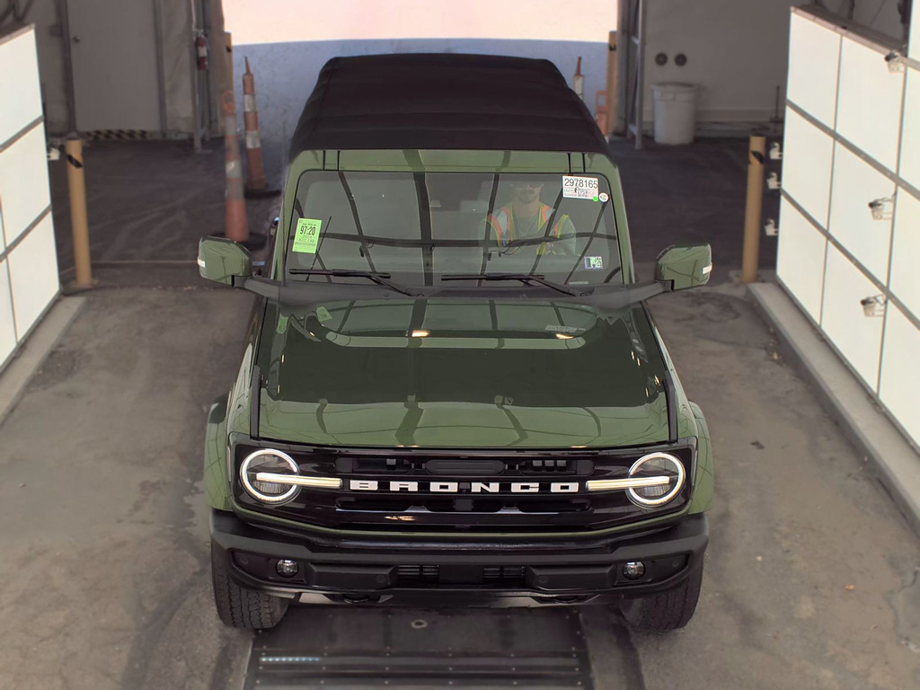2024 Ford Bronco photo 2 of 15
