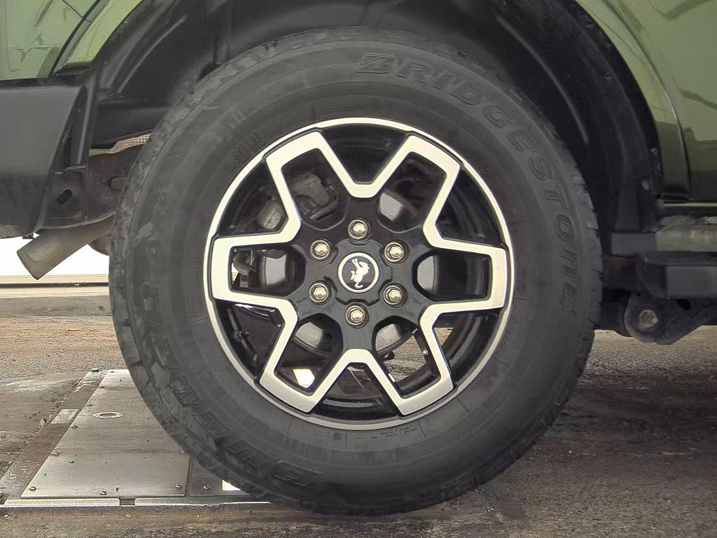 2024 Ford Bronco photo 9 of 15