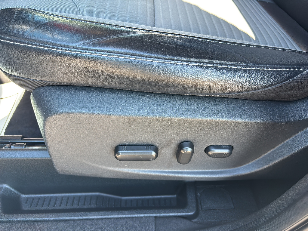 2018 Ford Escape photo 12 of 27