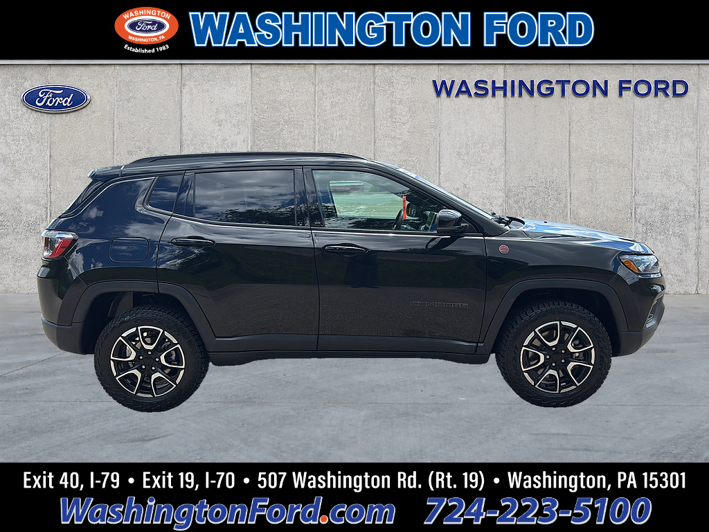 2024 Jeep Compass Trailhawk Diamond Black Crystal Pearl Coat at Three Rivers CJD