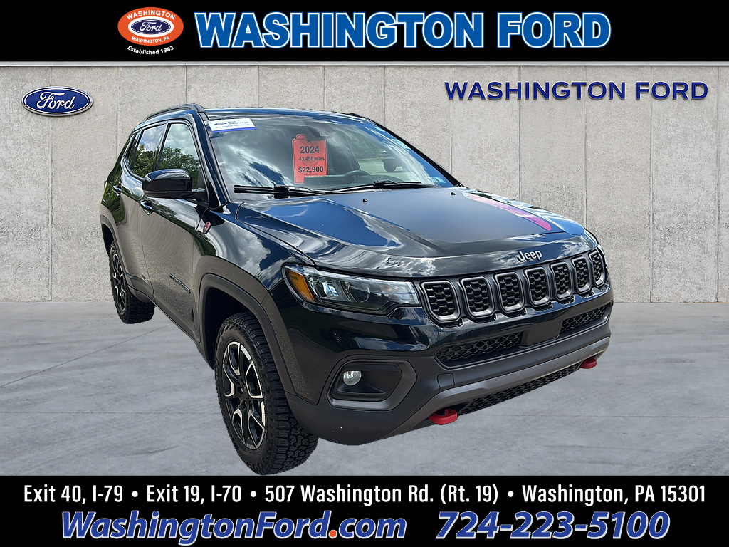 2024 Jeep Compass Trailhawk Diamond Black Crystal Pearl Coat at Three Rivers CJD
