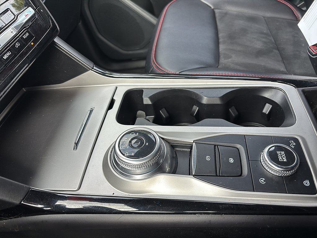 2024 Ford Explorer photo 25 of 27