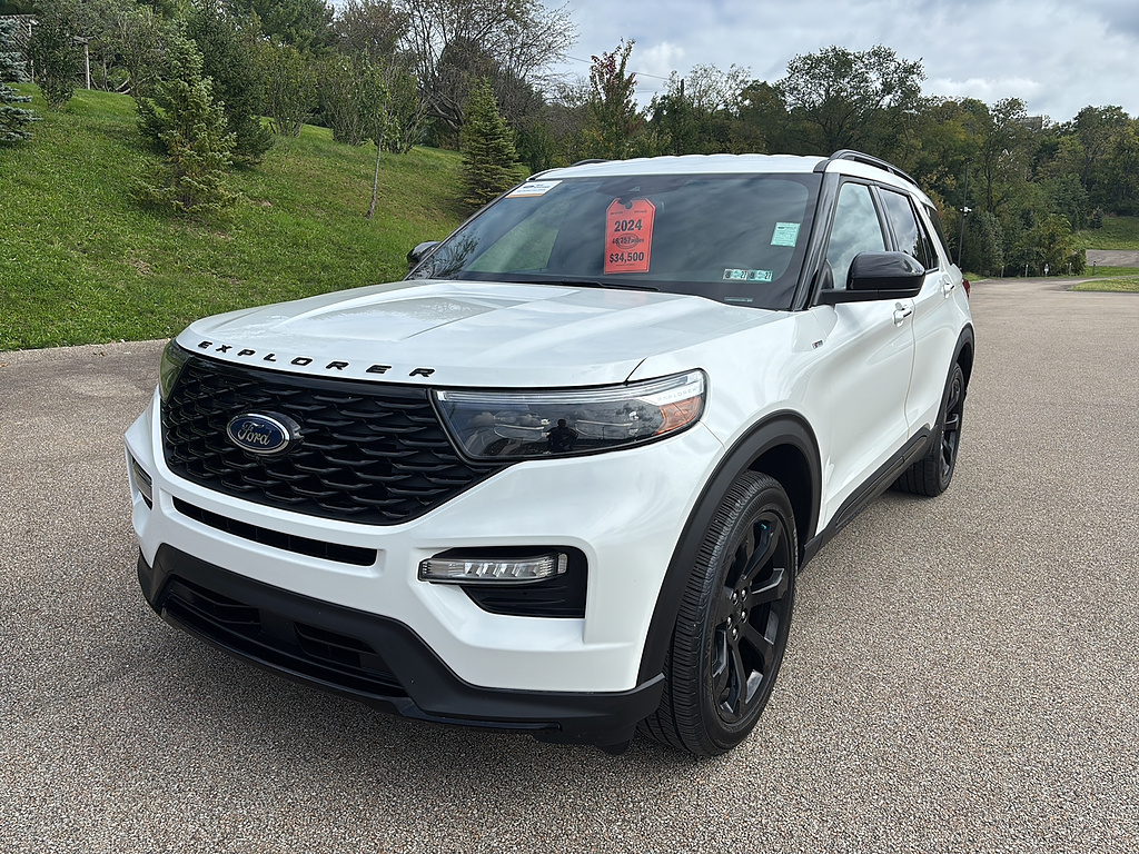 2024 Ford Explorer photo 8 of 27