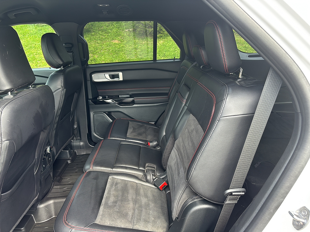 2024 Ford Explorer photo 16 of 27