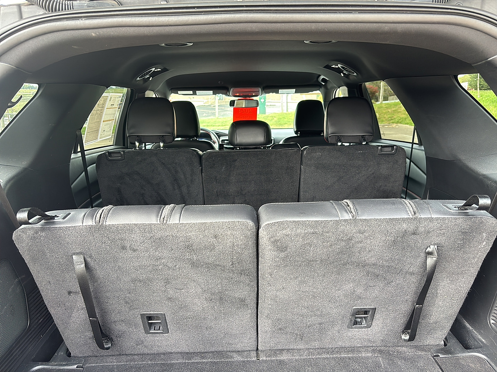 2024 Ford Explorer photo 18 of 27