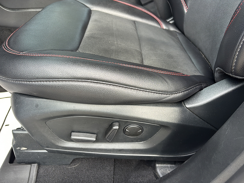 2024 Ford Explorer photo 12 of 27