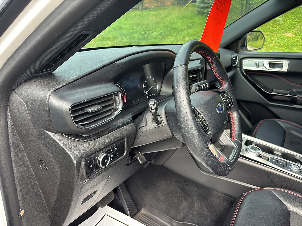 2024 Ford Explorer photo 13 of 27