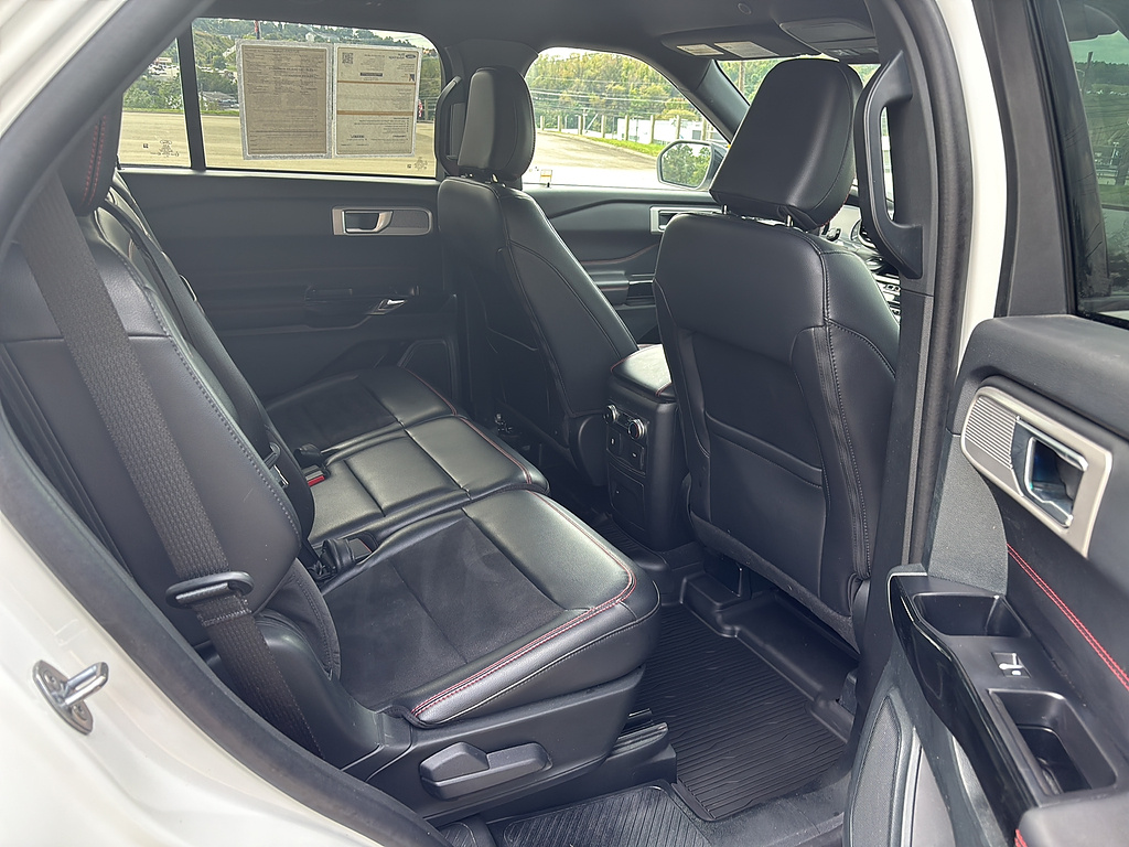 2024 Ford Explorer photo 19 of 27