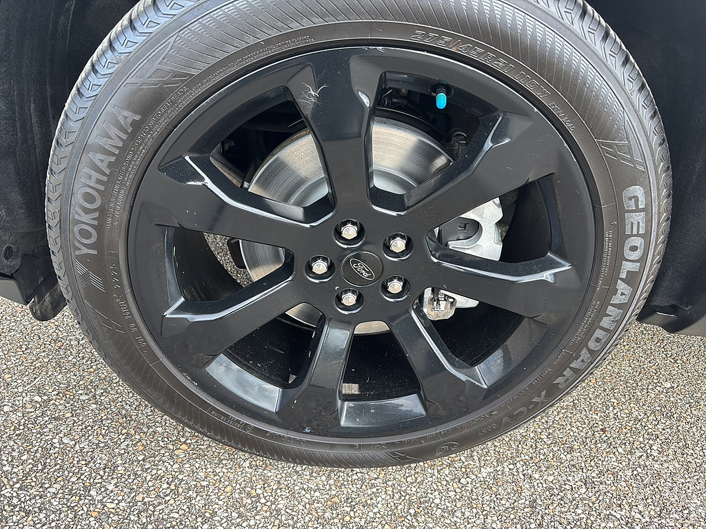 2024 Ford Explorer photo 9 of 27