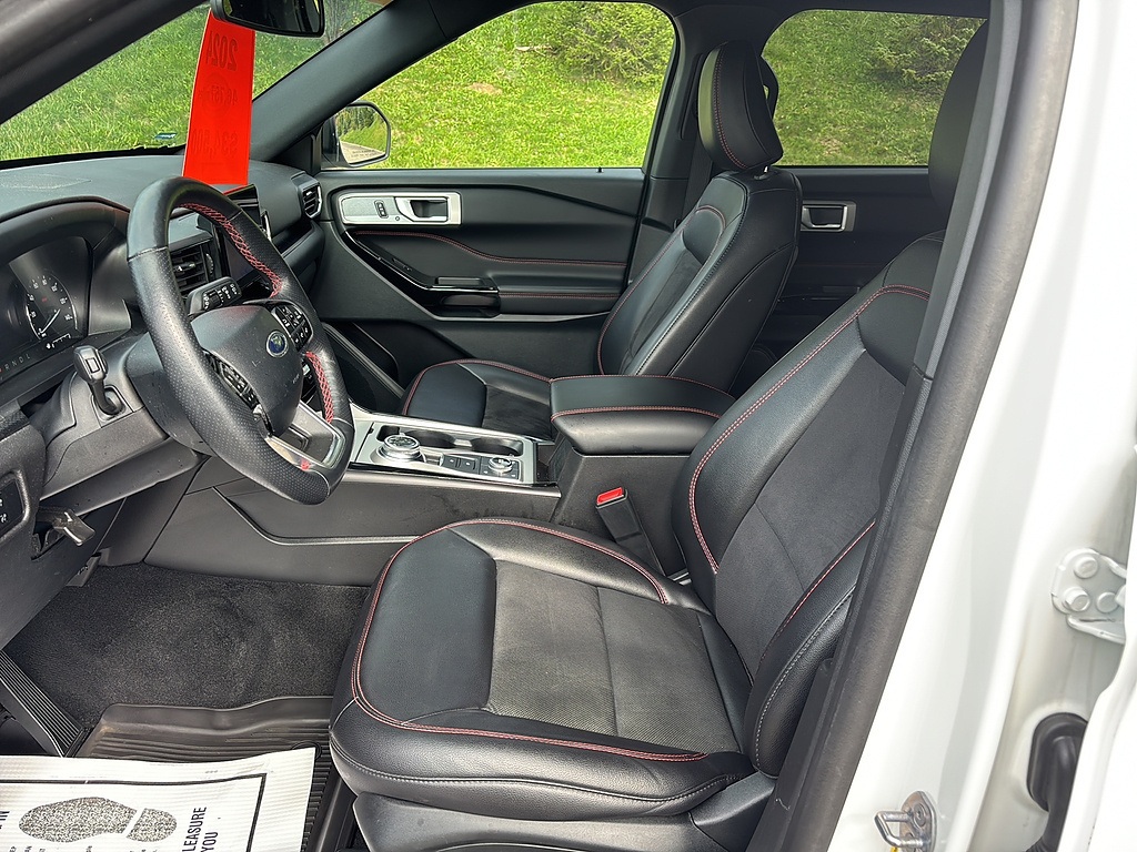 2024 Ford Explorer photo 11 of 27