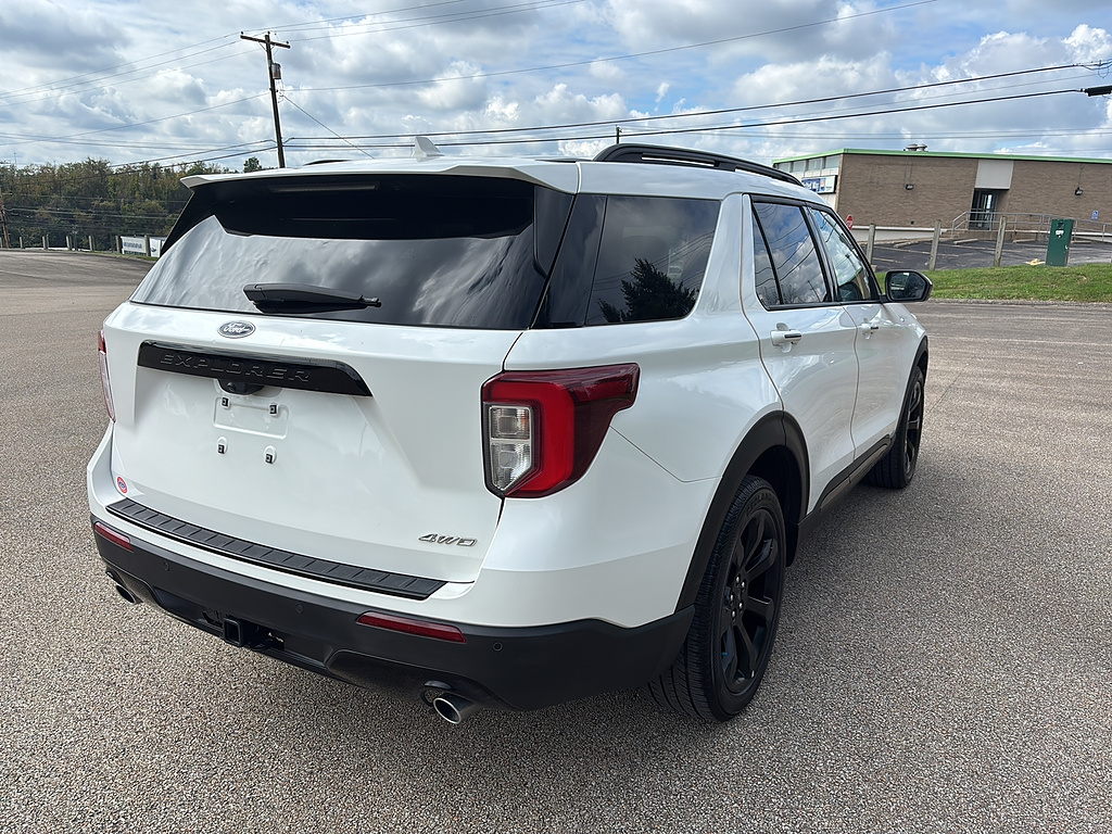 2024 Ford Explorer photo 4 of 27