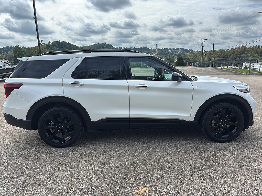 2024 Ford Explorer photo 5 of 27