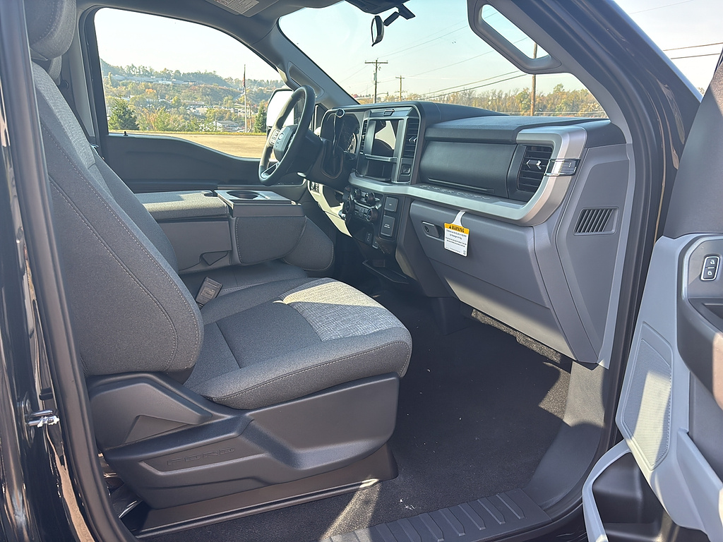 2027 Ford Super Duty F-250 SRW photo 15 of 22
