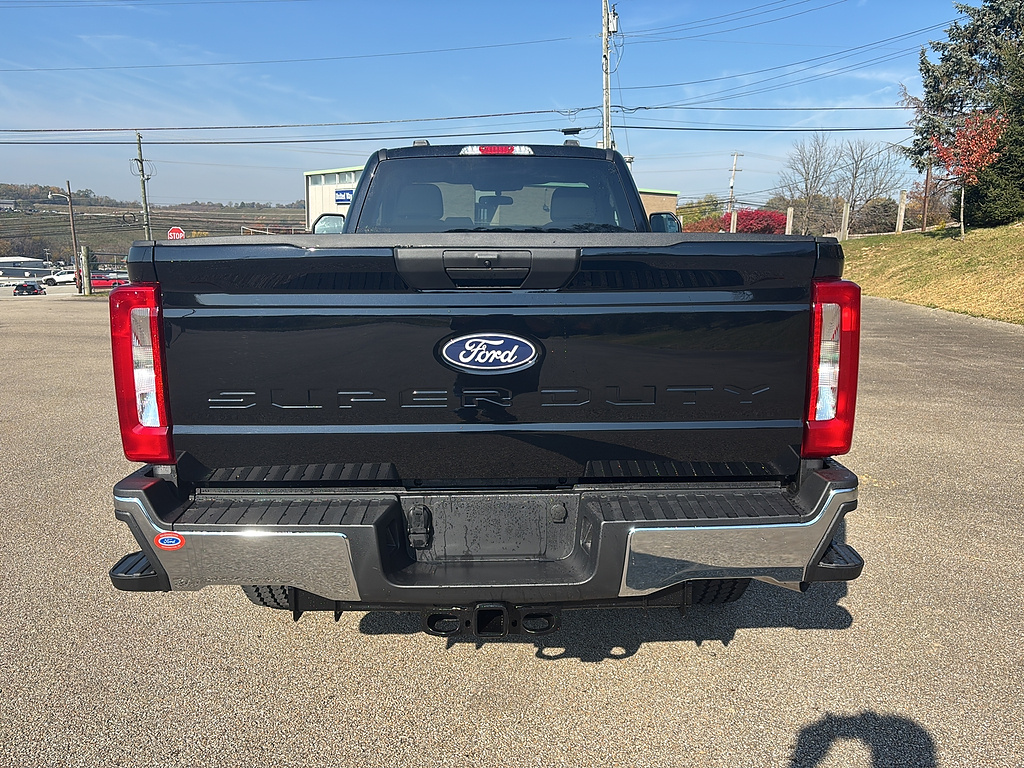2027 Ford Super Duty F-250 SRW photo 3 of 22