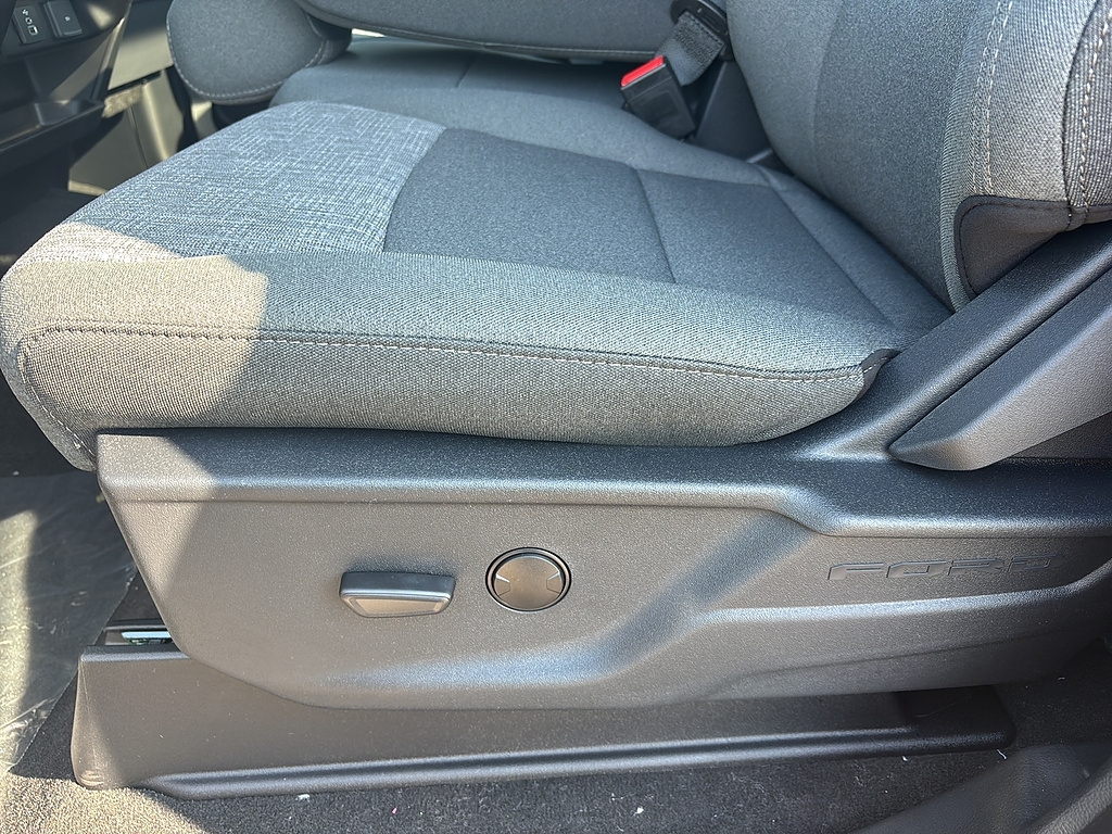 2027 Ford Super Duty F-250 SRW photo 11 of 22