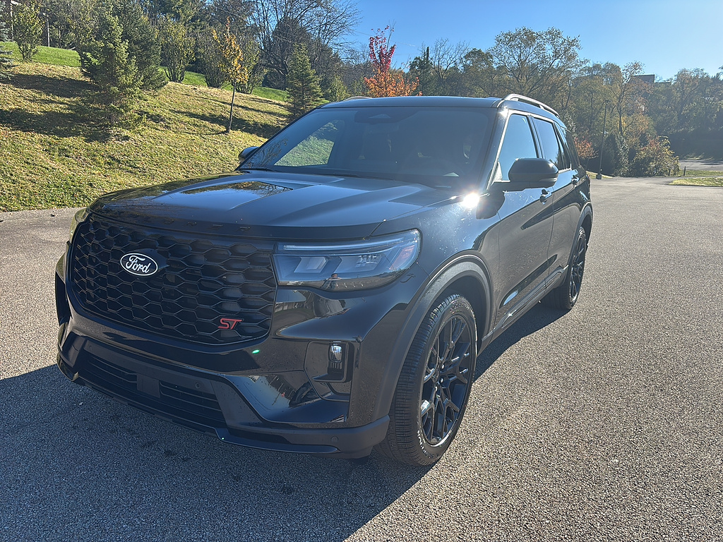 2027 Ford Explorer photo 8 of 26
