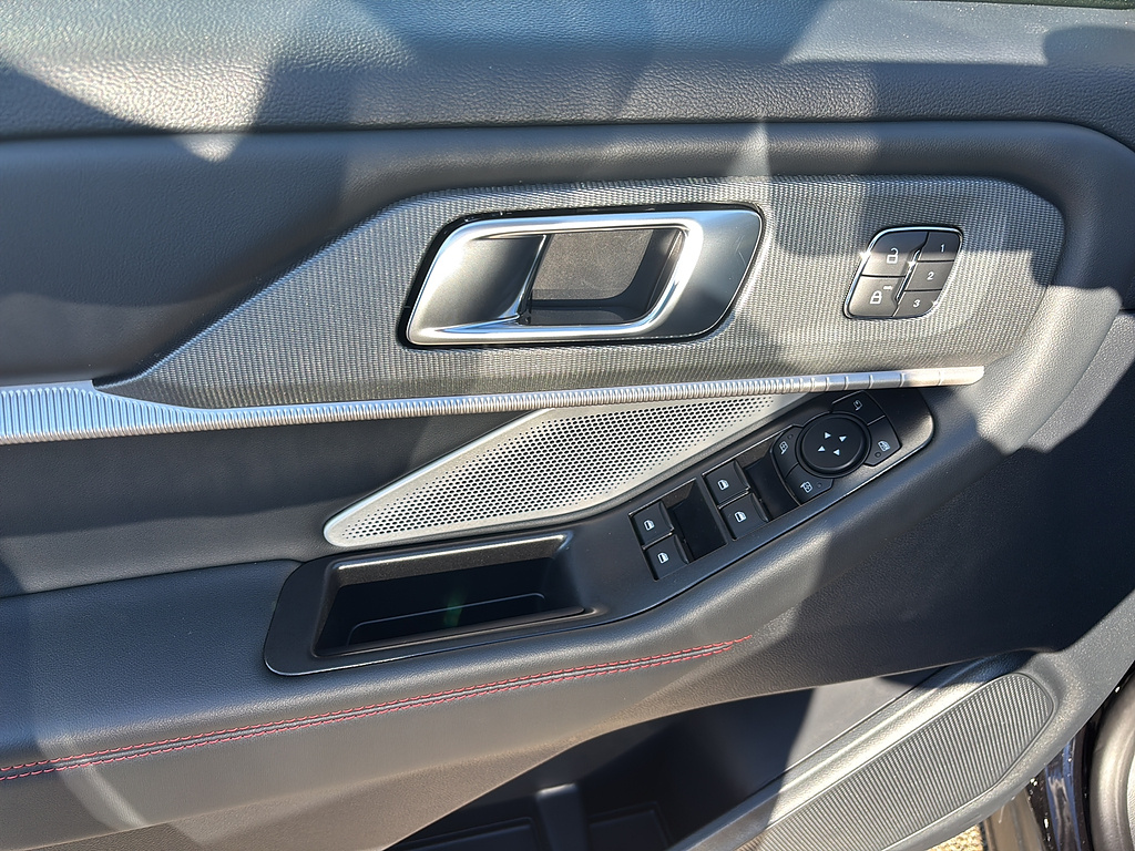 2027 Ford Explorer photo 13 of 26
