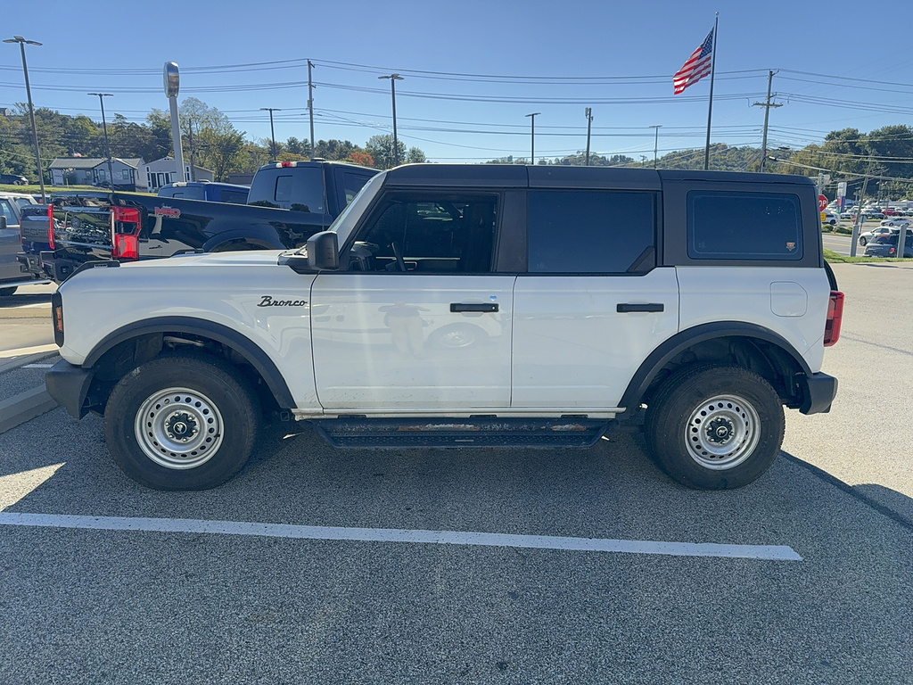 2022 Ford Bronco photo 2 of 3