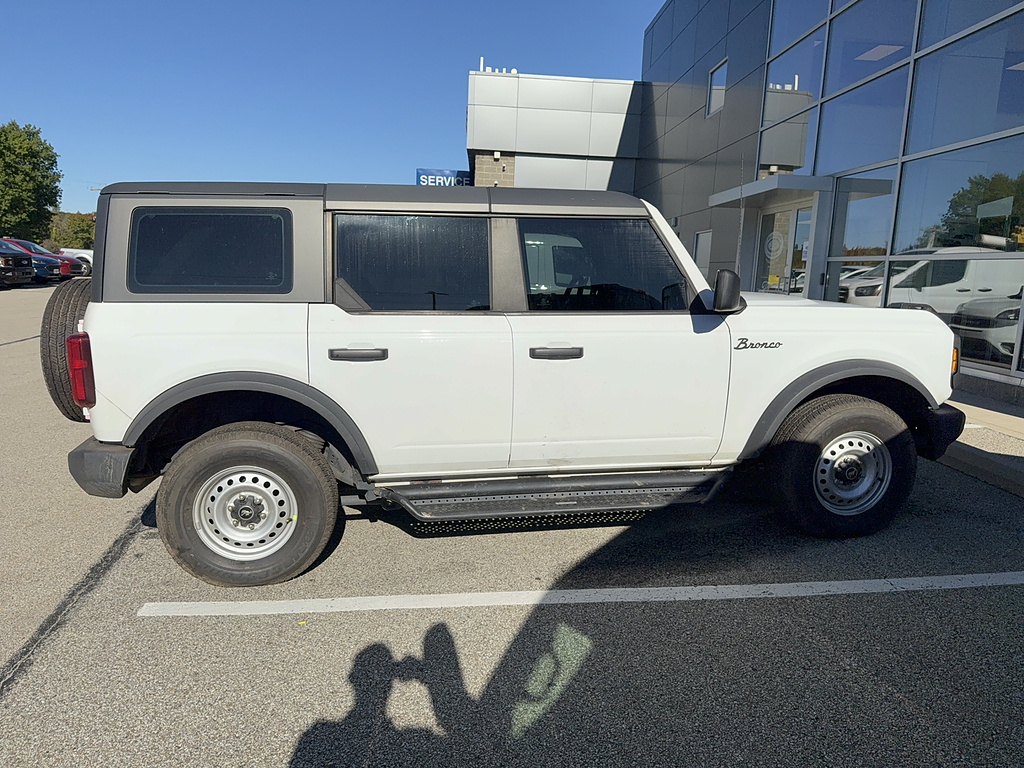 2022 Ford Bronco photo 3 of 3