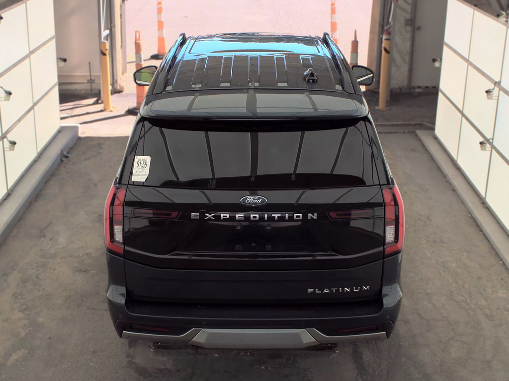 2025 Ford Expedition photo 6 of 18