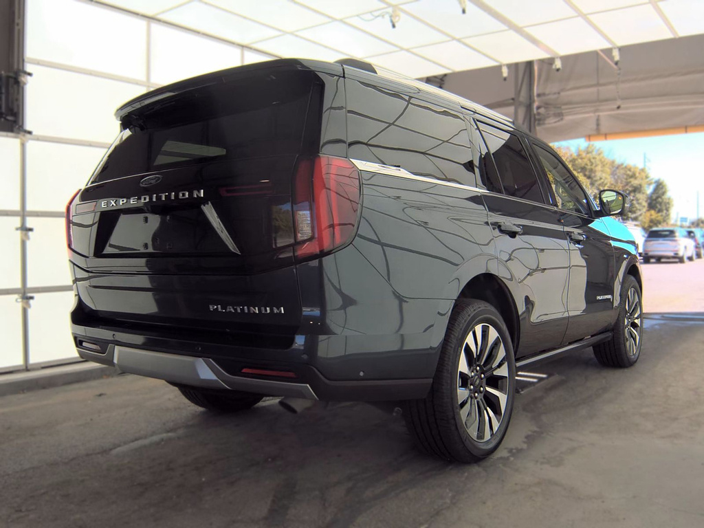 2025 Ford Expedition photo 5 of 18