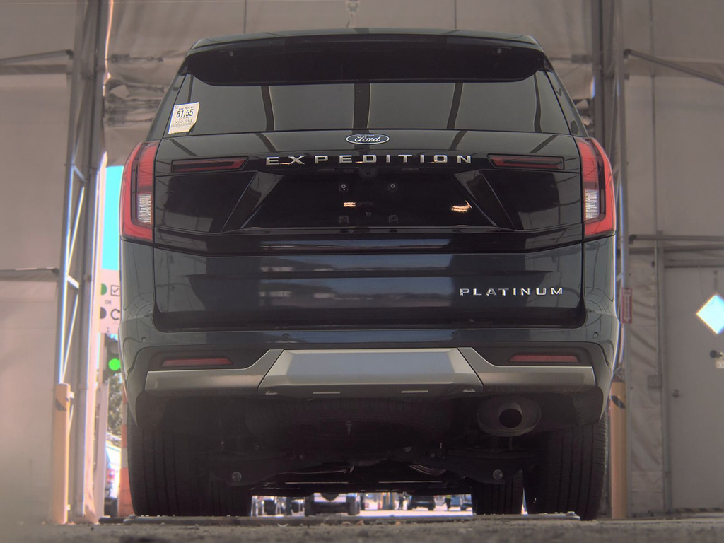 2025 Ford Expedition photo 7 of 18
