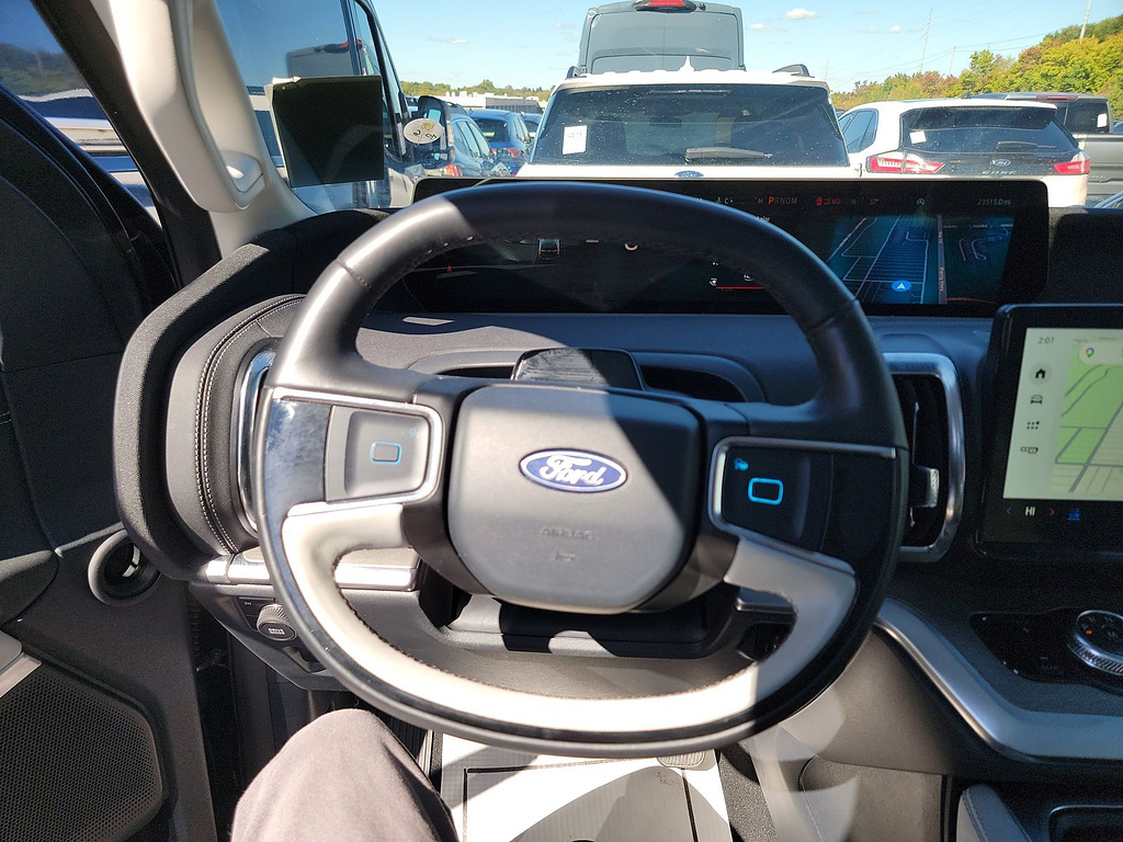2025 Ford Expedition photo 15 of 18