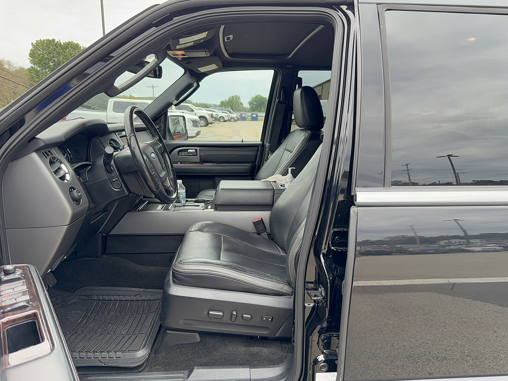 2017 Ford Expedition EL photo 5 of 6