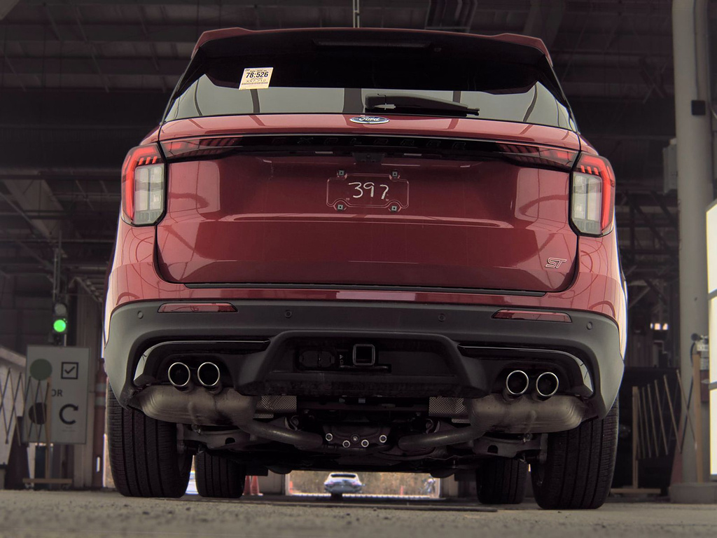 2026 Ford Explorer photo 7 of 17
