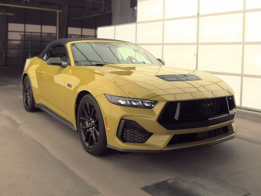 2025 Ford Mustang photo 4 of 20