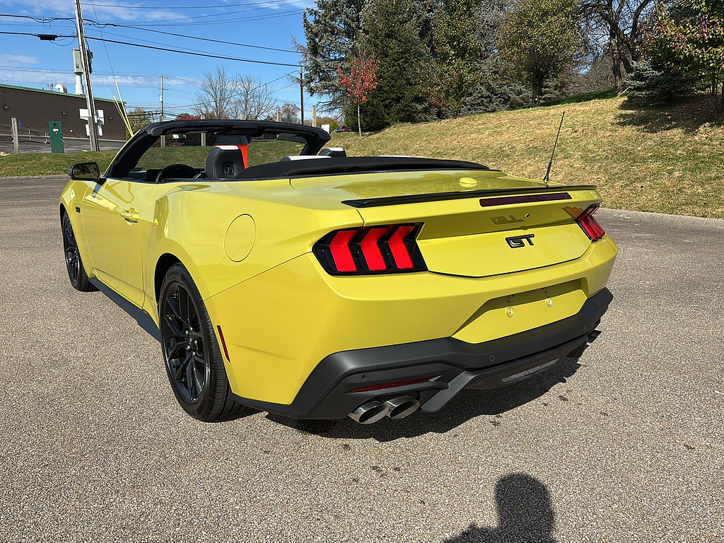 2025 Ford Mustang photo 3 of 26