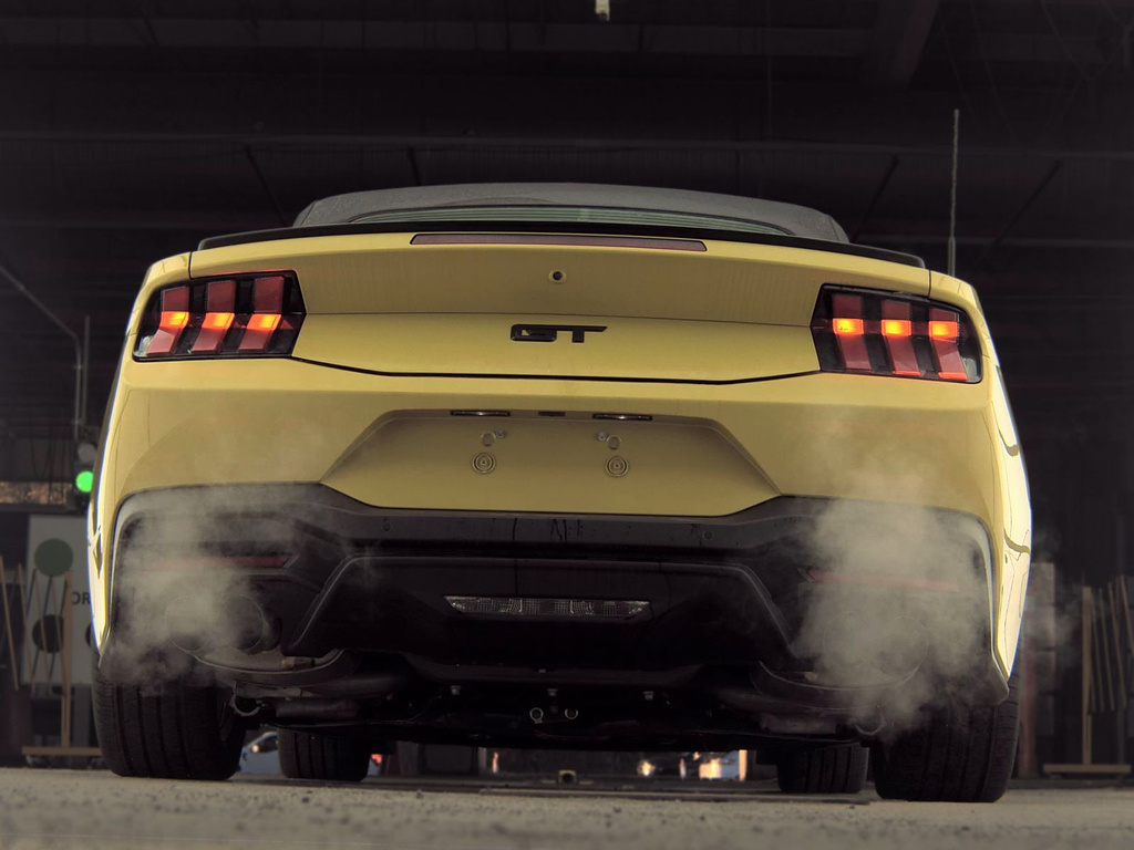 2025 Ford Mustang photo 7 of 20