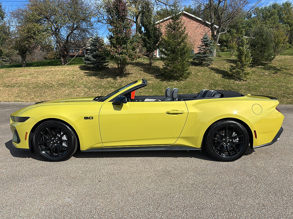 2025 Ford Mustang photo 2 of 26