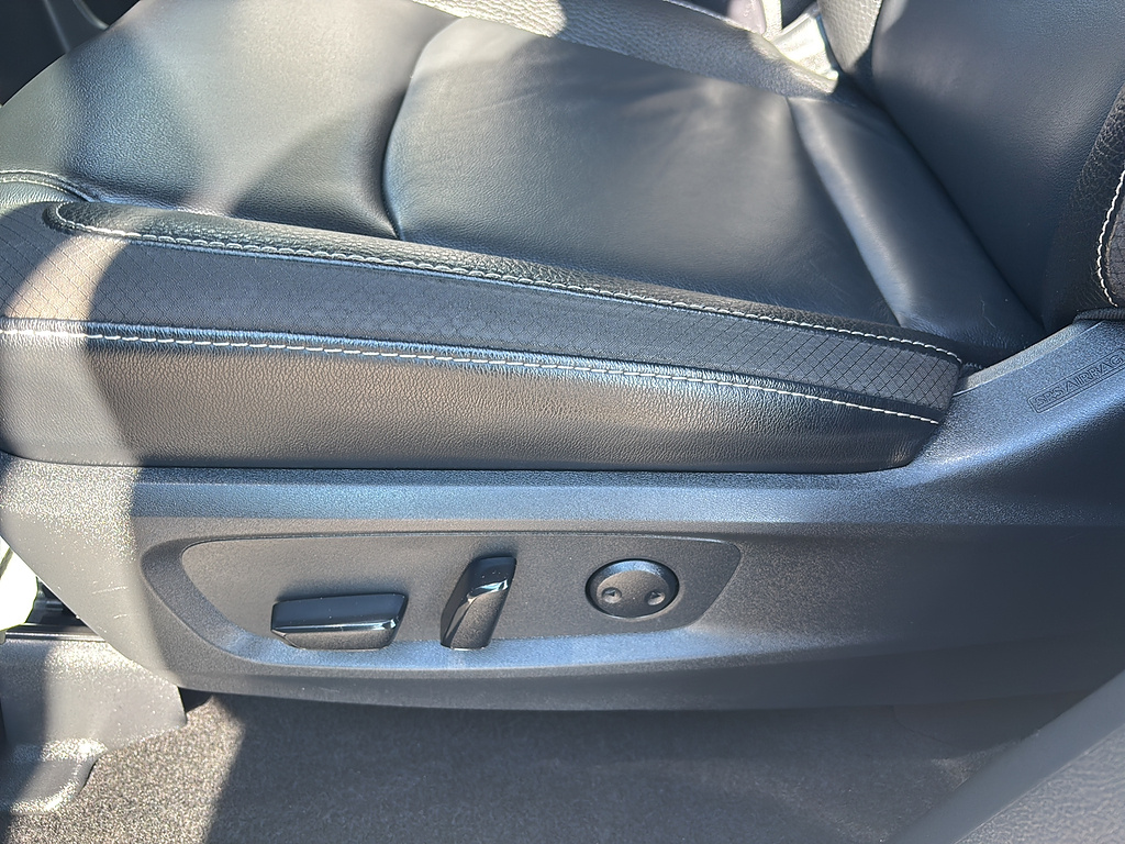 2023 Nissan Pathfinder photo 12 of 27