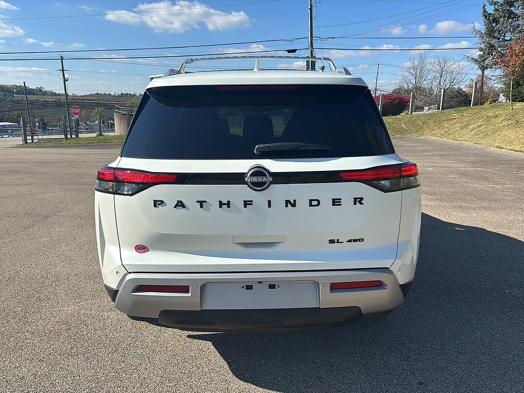 2023 Nissan Pathfinder photo 3 of 27