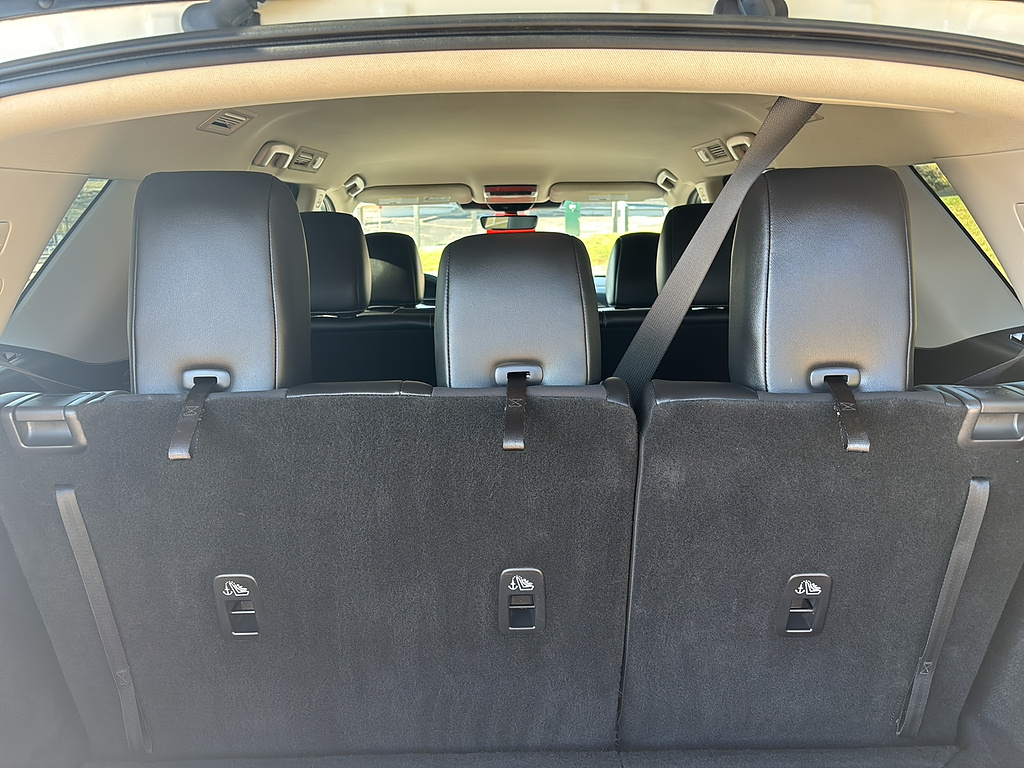 2023 Nissan Pathfinder photo 18 of 27