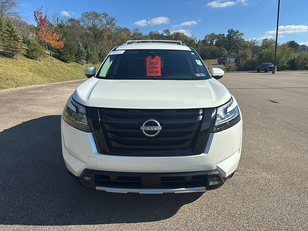 2023 Nissan Pathfinder photo 7 of 27