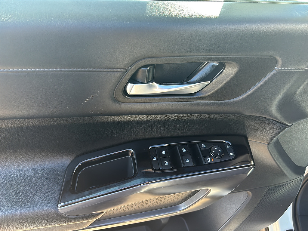 2023 Nissan Pathfinder photo 14 of 27