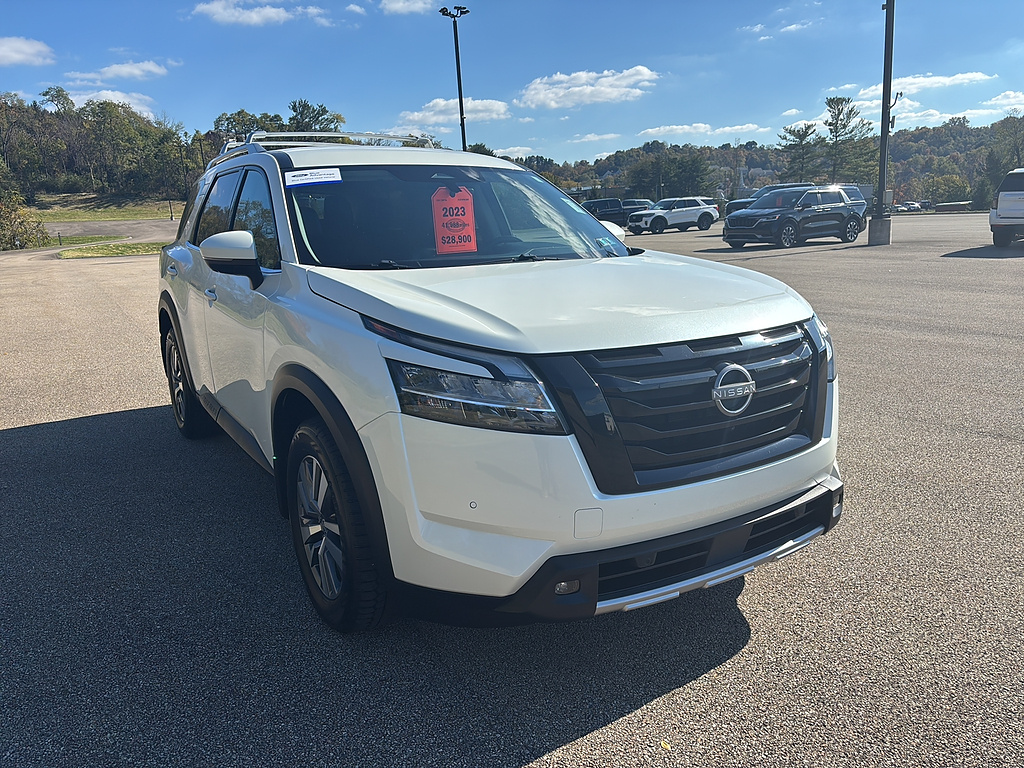 2023 Nissan Pathfinder photo 6 of 27