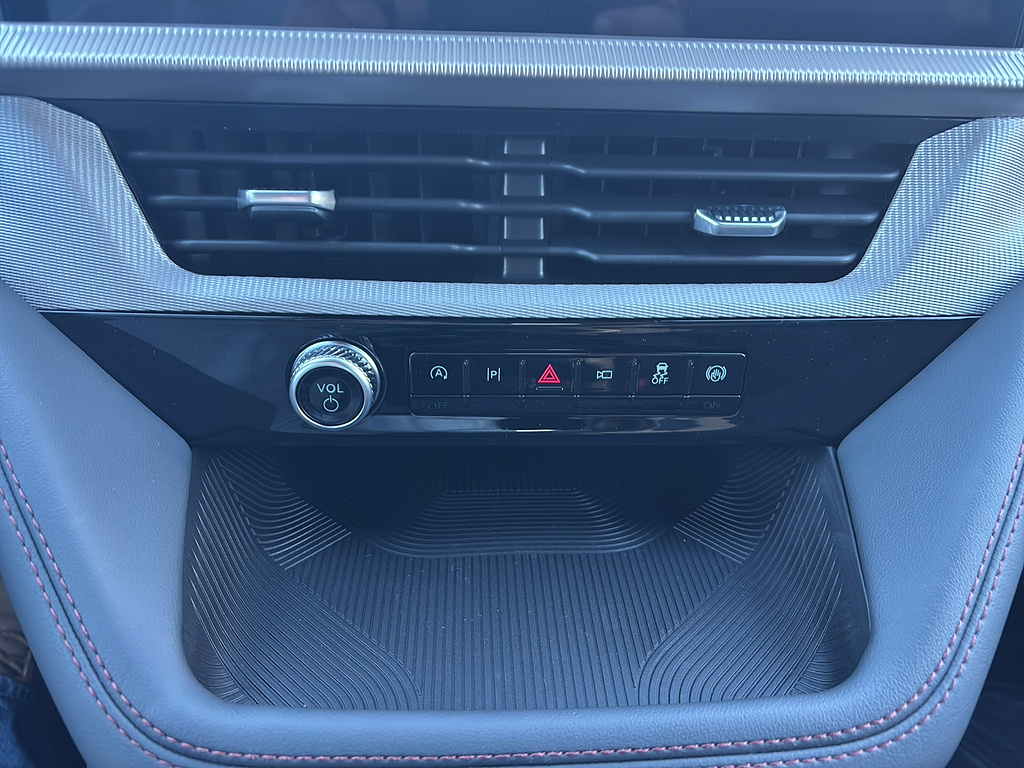 2027 Ford Explorer photo 23 of 26