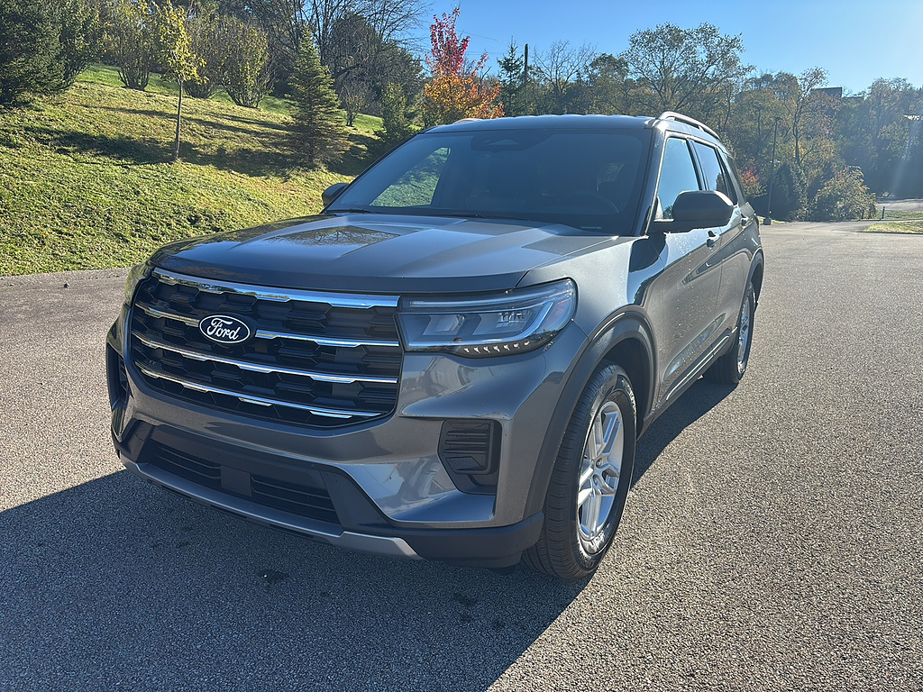 2027 Ford Explorer photo 8 of 26