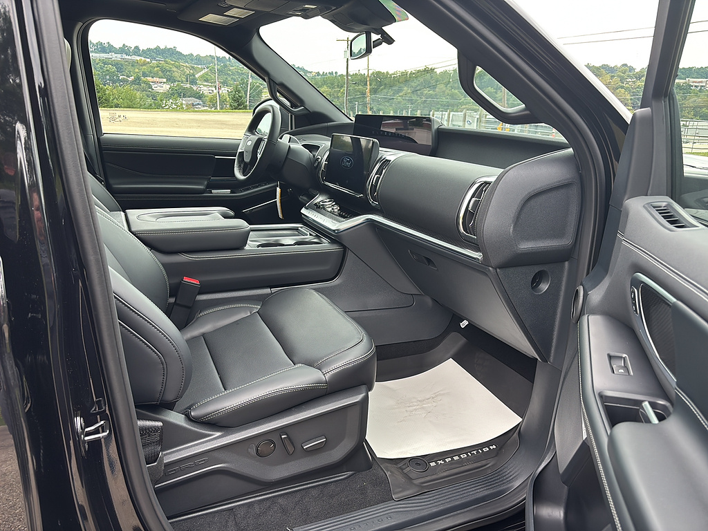 2027 Ford Expedition Platinum Agate Black at Washington Ford