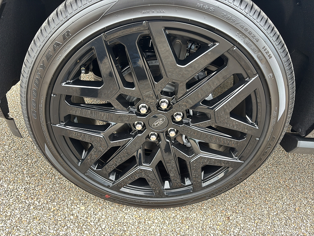 2027 Ford Expedition Platinum Agate Black at Washington Ford