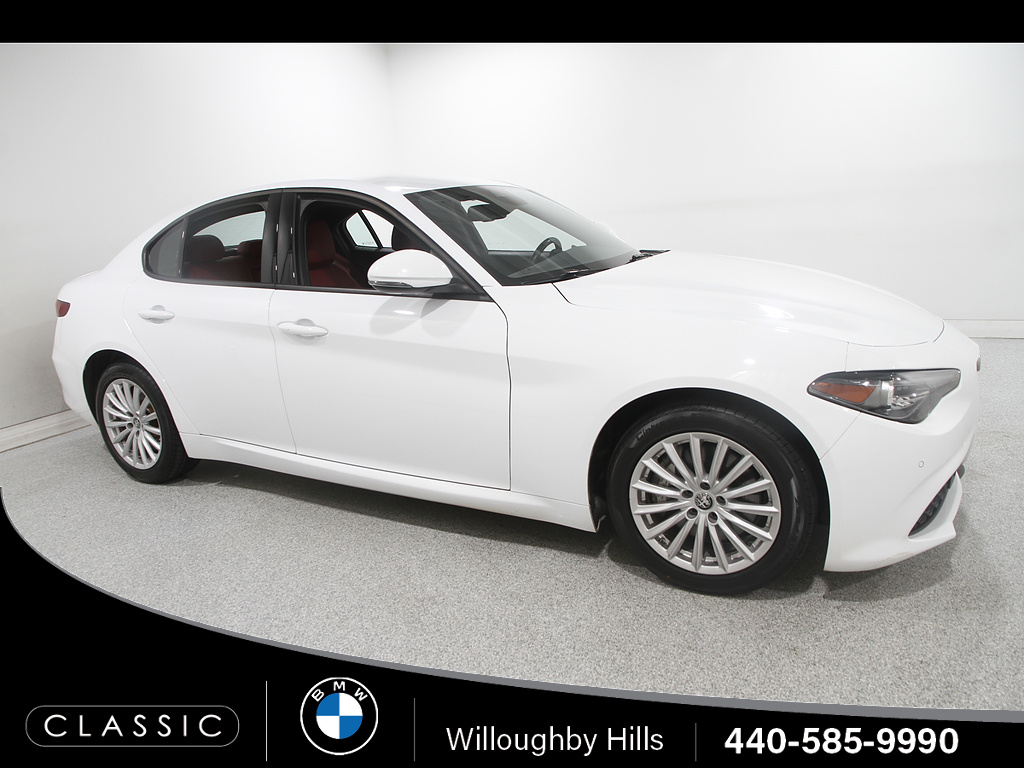 Alfa White 2022 Alfa Romeo Giulia Sedan All-Wheel Drive 8-Speed Automatic