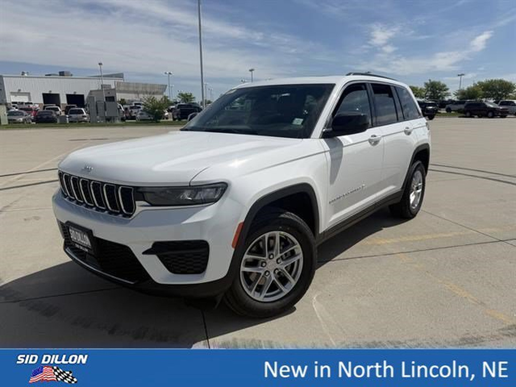 Bright White Clear Coat 2026 Jeep Grand Cherokee SUV / Crossover Four-Wheel Drive 8-Speed Automatic