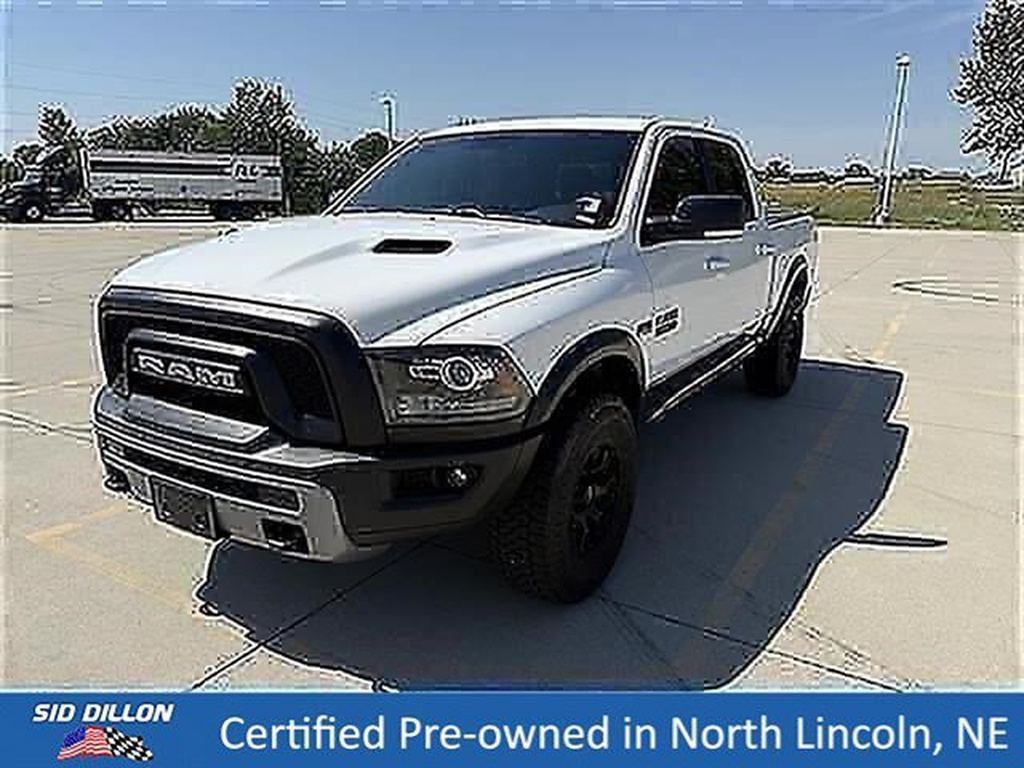 2018 RAM 1500 Blanco (Bright White Clear Coat) Camioneta Todo terreno 8 velocidades Automática